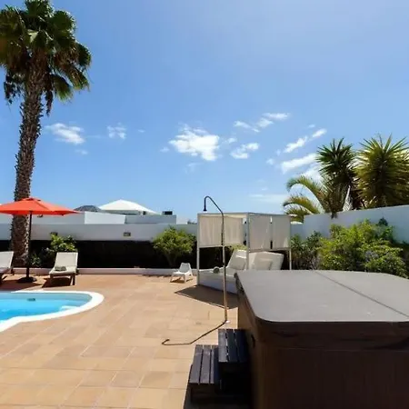 Villa Girasol With Hot Tub Playa Blanca